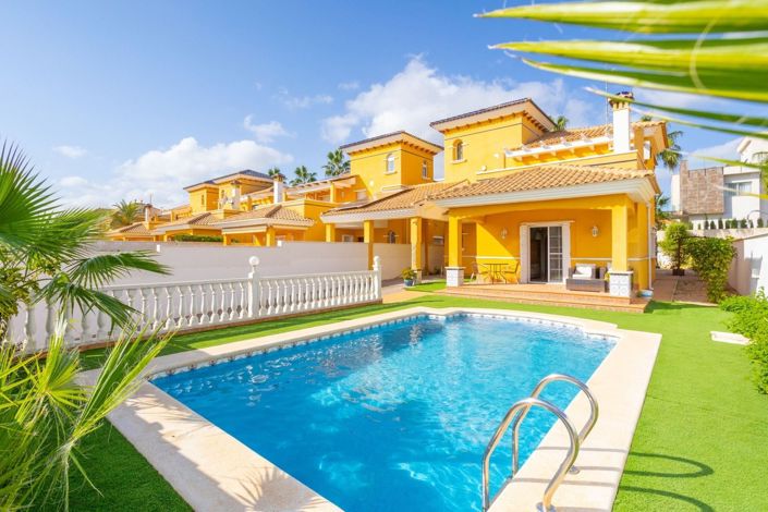Image No.1-Villa de 4 chambres à vendre à Orihuela Costa