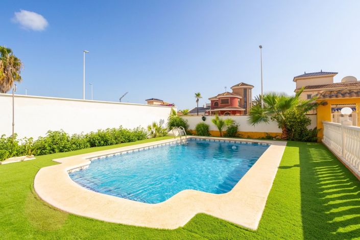 Image No.32-4 Bed Villa for sale