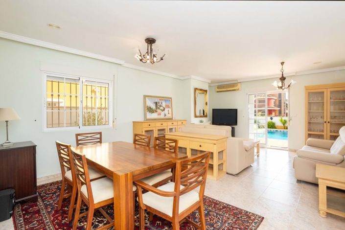 Image No.8-4 Bed Villa for sale