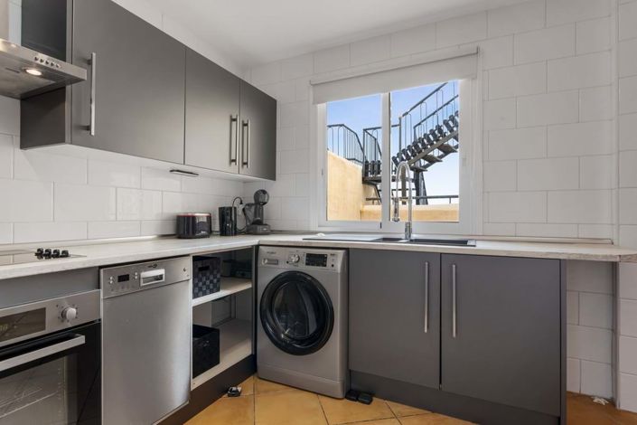 Image No.12-4 Bed Townhouse for sale