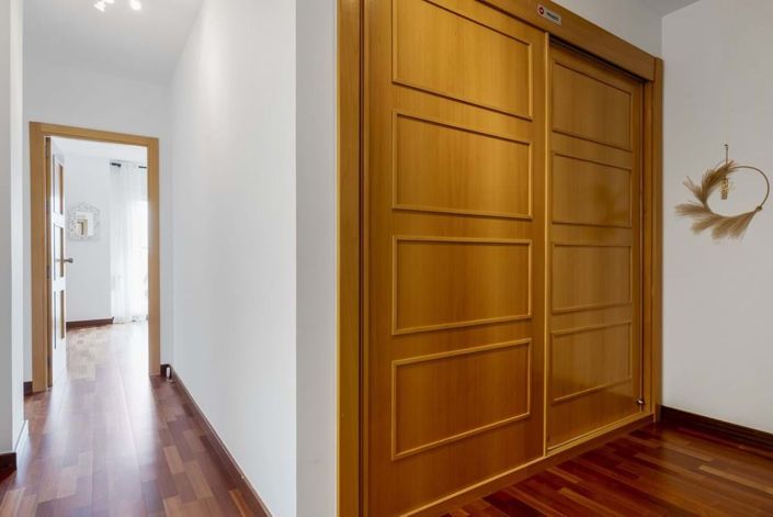 Image No.13-4 Bed Townhouse for sale