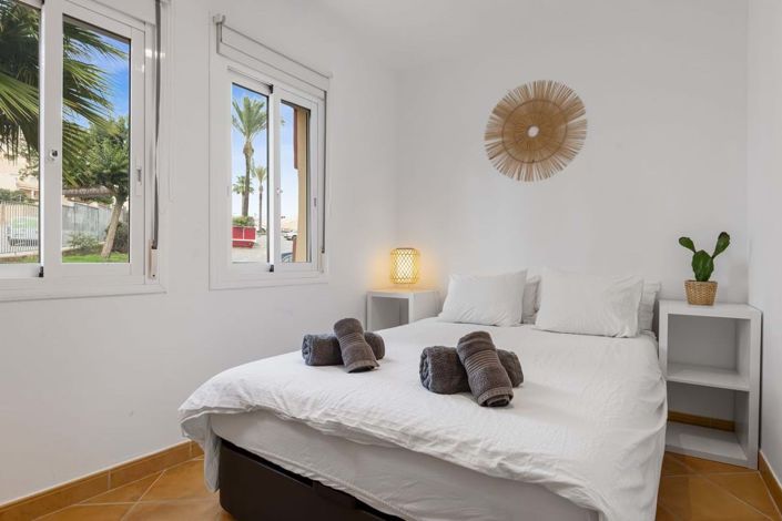 Image No.14-4 Bed Townhouse for sale