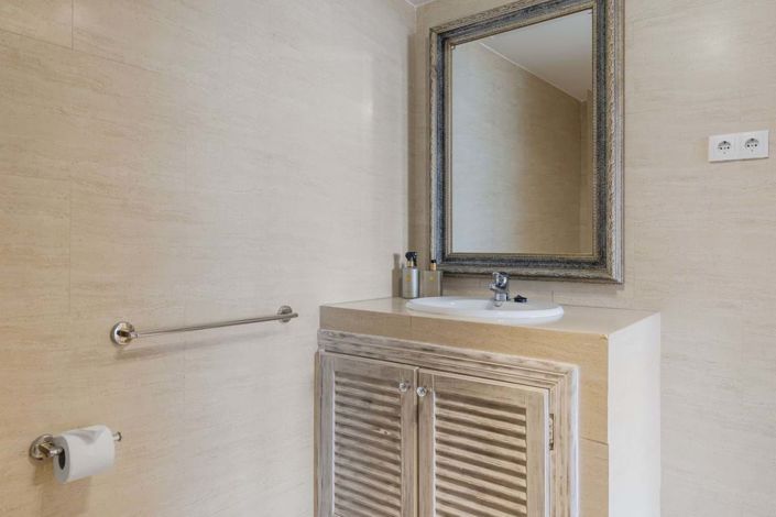 Image No.22-4 Bed Townhouse for sale