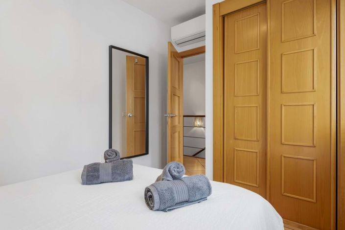 Image No.24-4 Bed Townhouse for sale