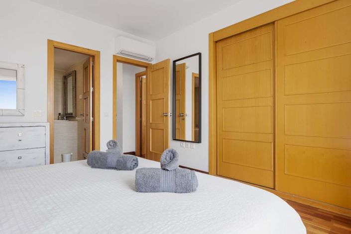 Image No.26-4 Bed Townhouse for sale