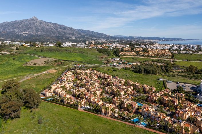 Image No.10-4 Bed Townhouse for sale