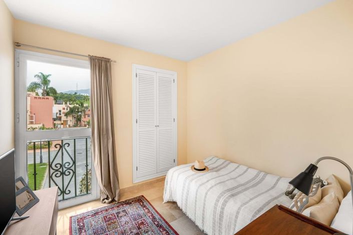 Image No.14-4 Bed Townhouse for sale