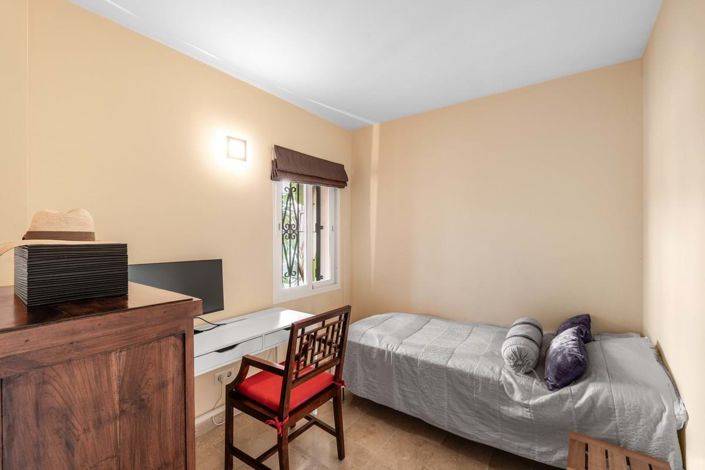 Image No.16-4 Bed Townhouse for sale