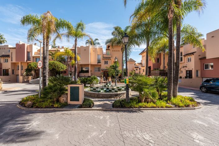 Image No.26-4 Bed Townhouse for sale