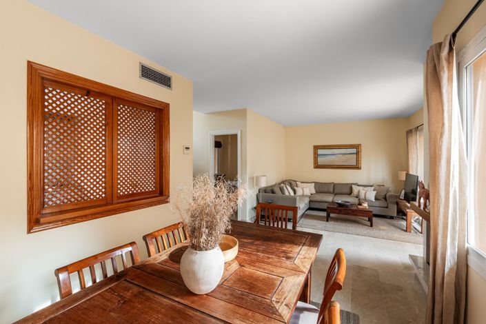 Image No.3-4 Bed Townhouse for sale