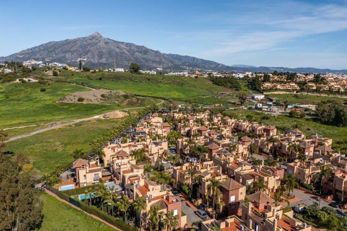 Image No.30-4 Bed Townhouse for sale