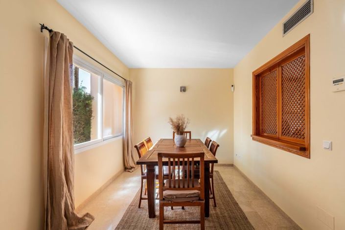 Image No.4-4 Bed Townhouse for sale