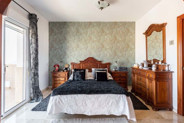 Image No.15-4 Bed Townhouse for sale