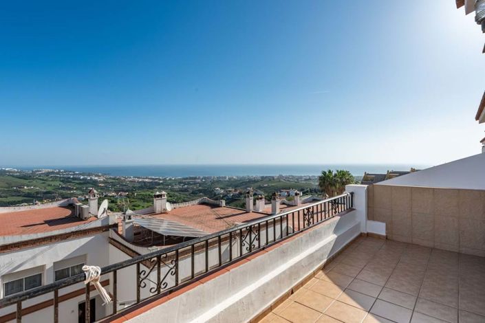 Image No.21-4 Bed Townhouse for sale