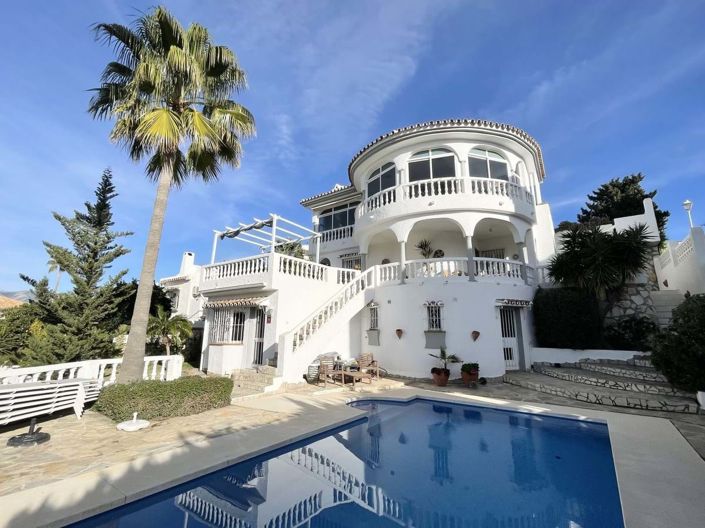 Image No.1-4 Bed Villa for sale