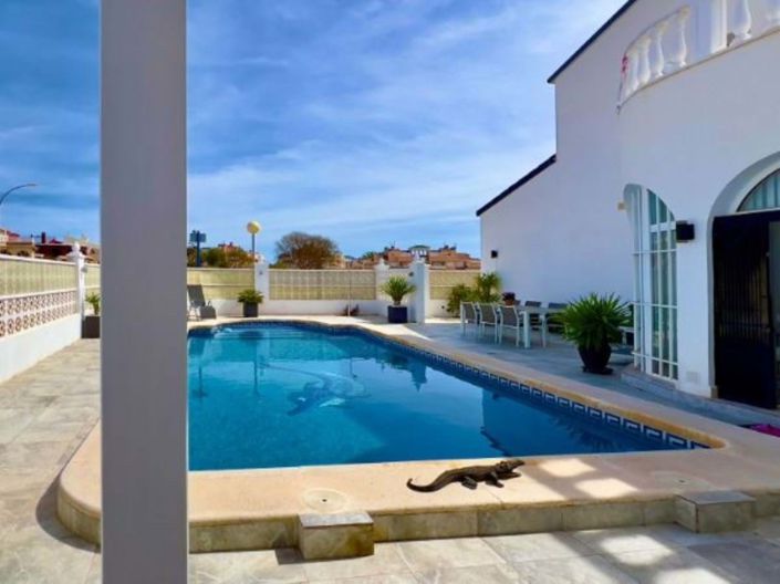 Image No.1-Villa de 2 chambres à vendre à Orihuela Costa