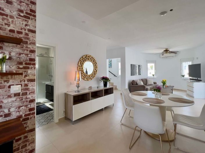 Image No.17-2 Bed Villa for sale