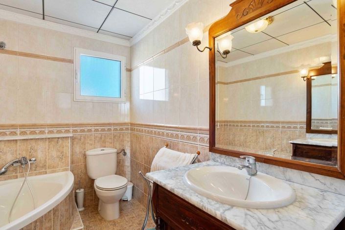 Image No.20-5 Bed Villa for sale