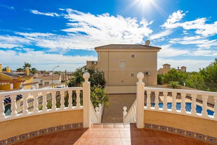 Image No.28-5 Bed Villa for sale