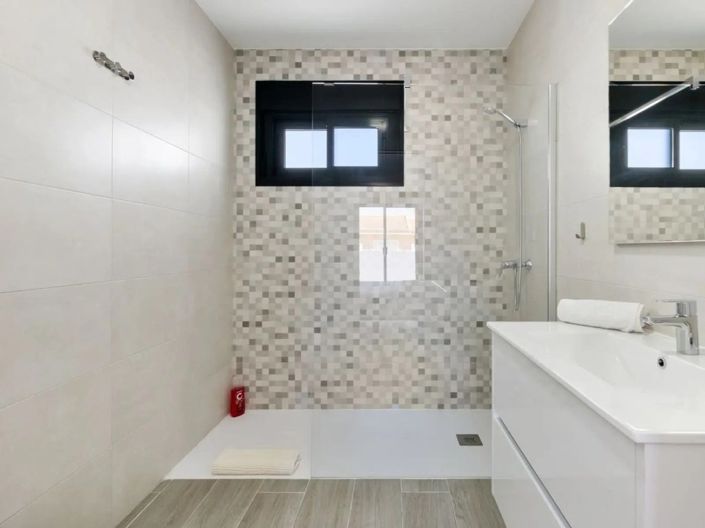 Image No.16-3 Bed Townhouse for sale