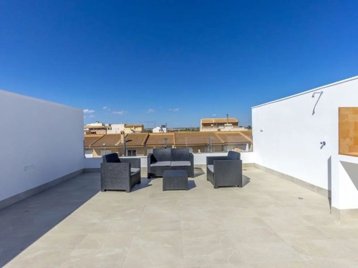 Image No.20-3 Bed Townhouse for sale