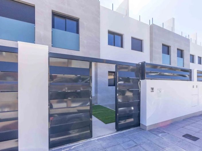 Image No.21-3 Bed Townhouse for sale