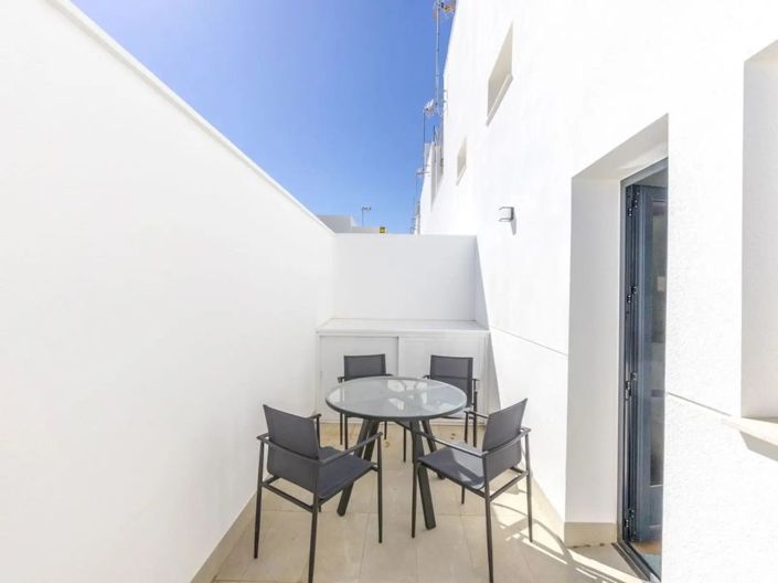 Image No.22-3 Bed Townhouse for sale