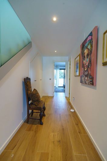 Image No.28-2 Bed Apartment for sale