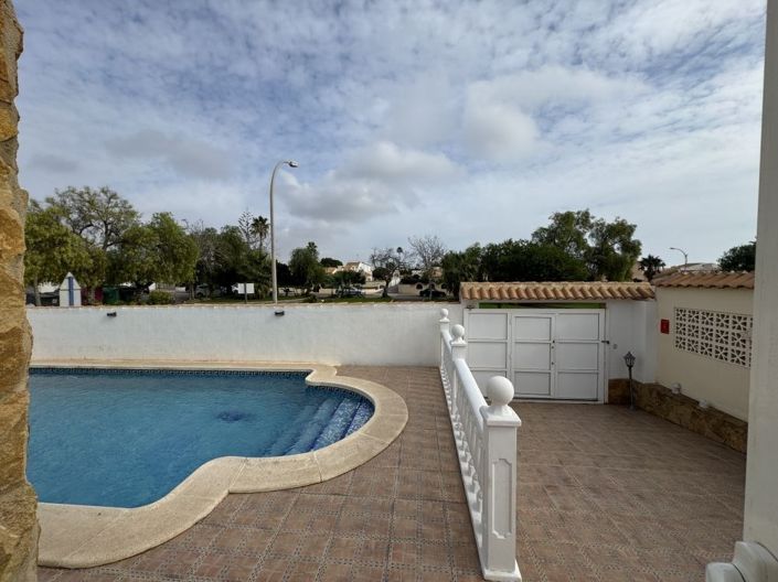 Image No.17-3 Bed Villa for sale