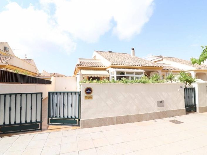 Image No.29-3 Bed Townhouse for sale