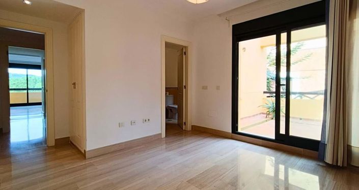 Image No.8-3 Bed Apartment for sale