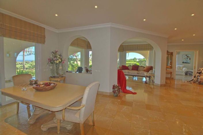 Image No.10-4 Bed Villa for sale