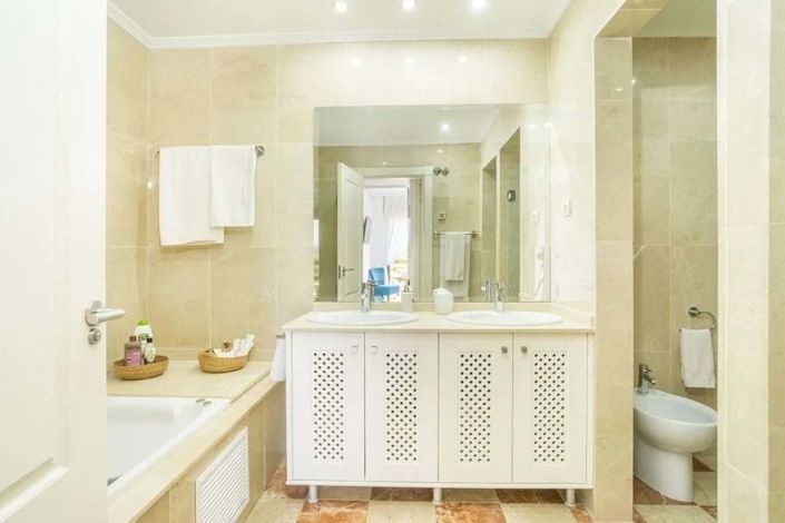 Image No.18-3 Bed Apartment for sale