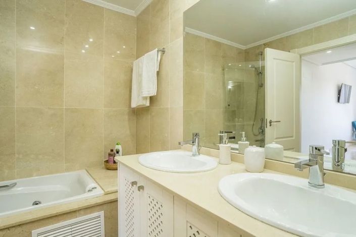 Image No.19-3 Bed Apartment for sale