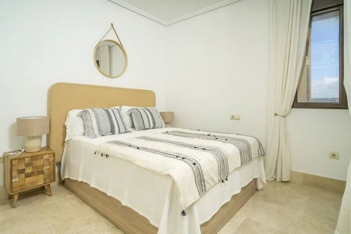 Image No.20-3 Bed Apartment for sale