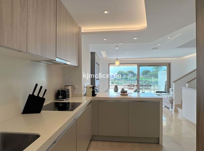 Image No.10-3 Bed Townhouse for sale