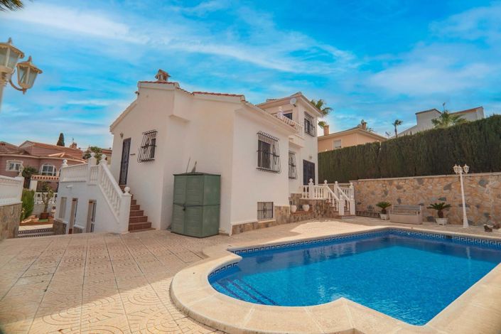 Image No.1-4 Bed Villa for sale