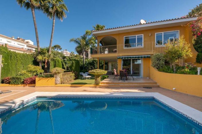 Image No.1-4 Bed Villa for sale