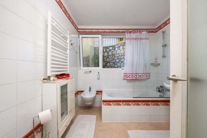 Image No.26-4 Bed Villa for sale