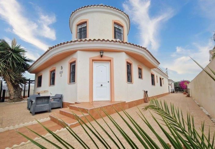 Image No.1-6 Bed Villa for sale
