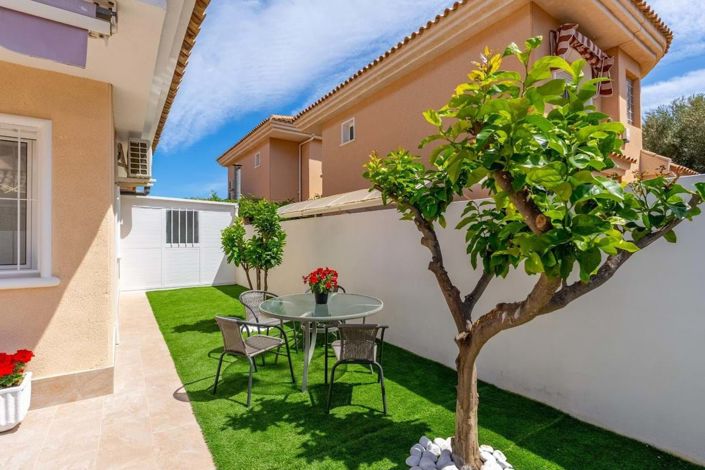 Image No.5-Villa de 4 chambres à vendre à Orihuela Costa