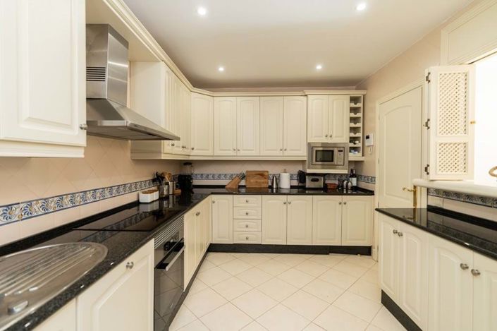 Image No.8-3 Bed Apartment for sale