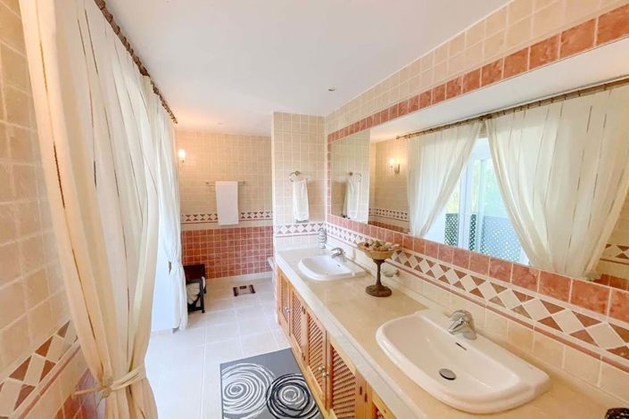 Image No.24-4 Bed Villa for sale