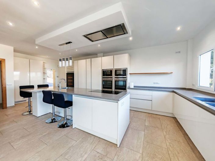 Image No.2-5 Bed Villa for sale