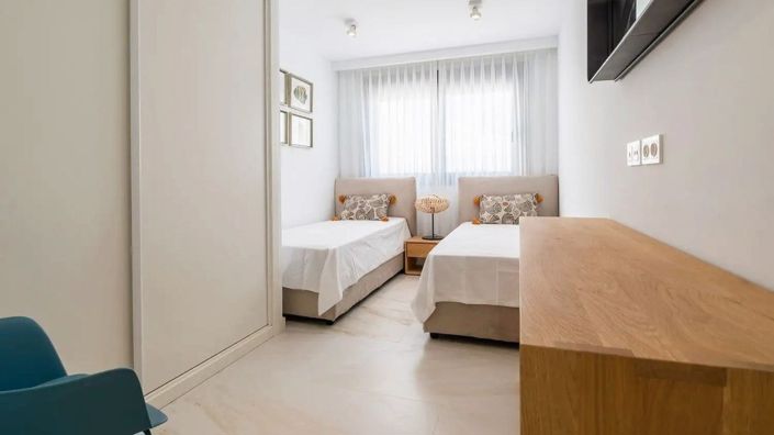 Image No.20-3 Bed Townhouse for sale