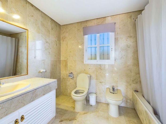 Image No.38-Maison de ville de 4 chambres à vendre à Estepona