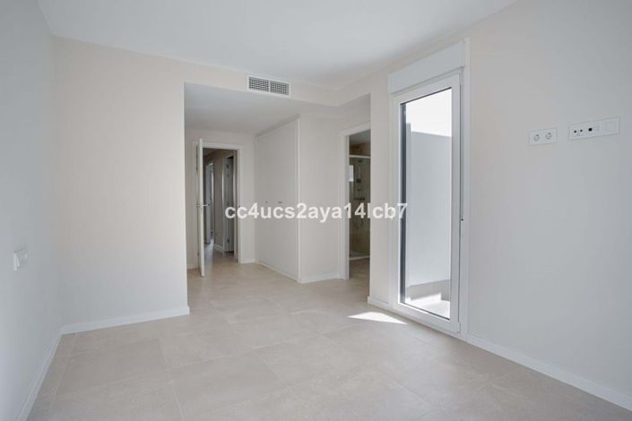 Image No.11-3 Bed Townhouse for sale