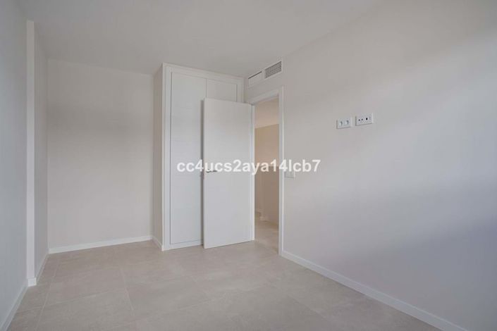 Image No.14-3 Bed Townhouse for sale