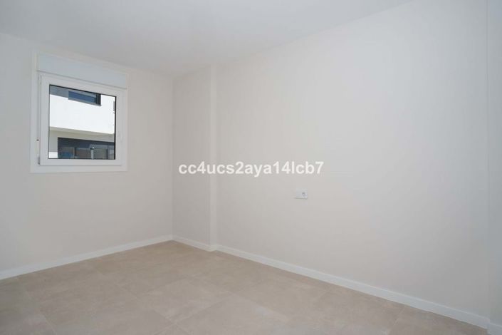 Image No.15-3 Bed Townhouse for sale