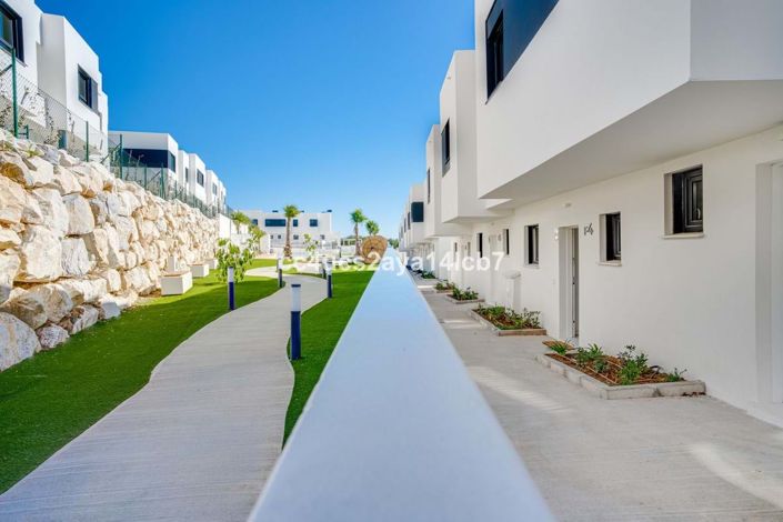 Image No.4-3 Bed Townhouse for sale